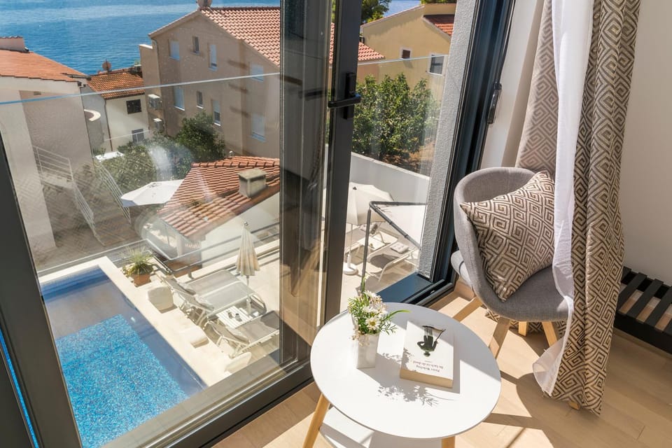 Balcony/Terrace, Pool view