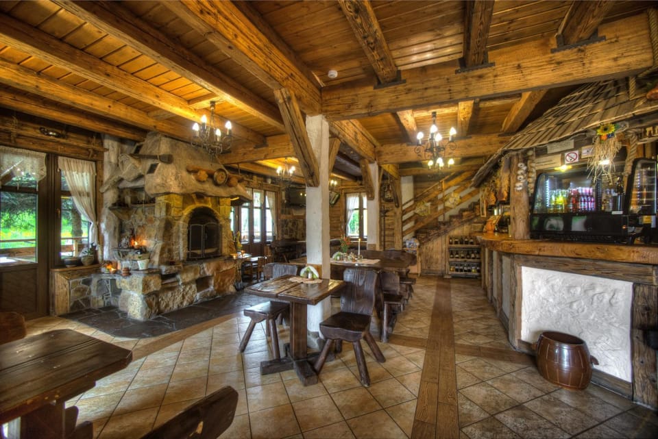 Restaurant/places to eat, Lounge or bar