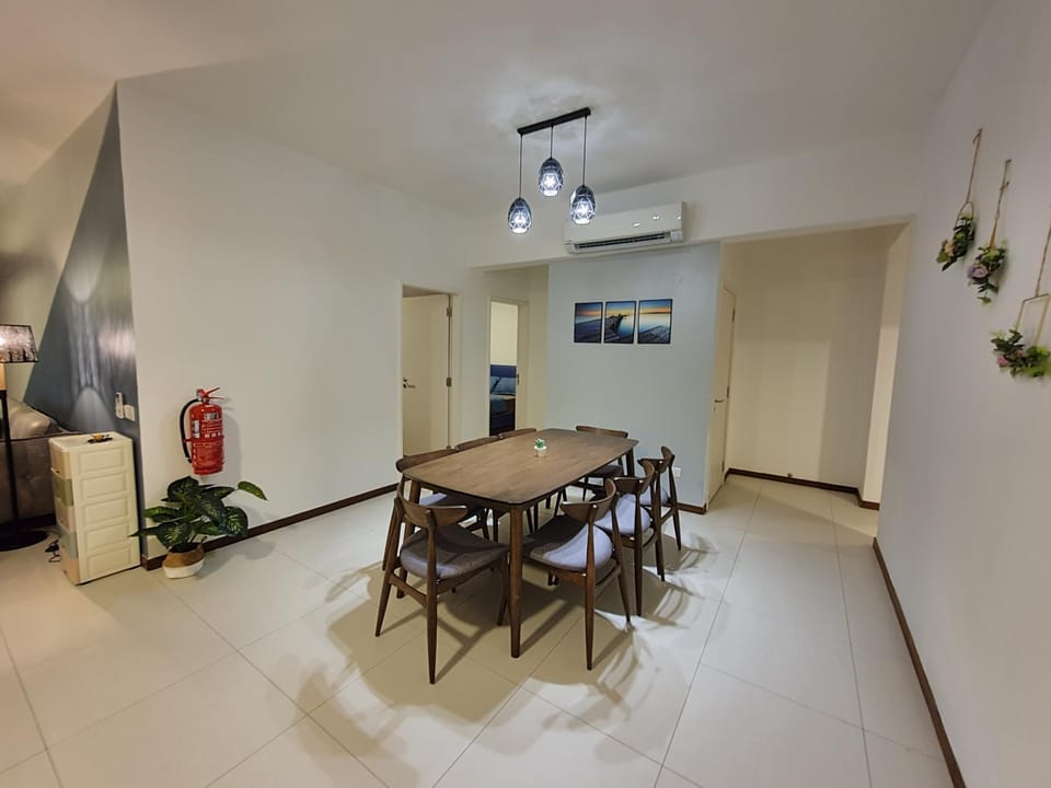 Landmark By Katana 4BR Romantic Seaview Homestay Gurney无敌海景四房套房 Apartment in George Town