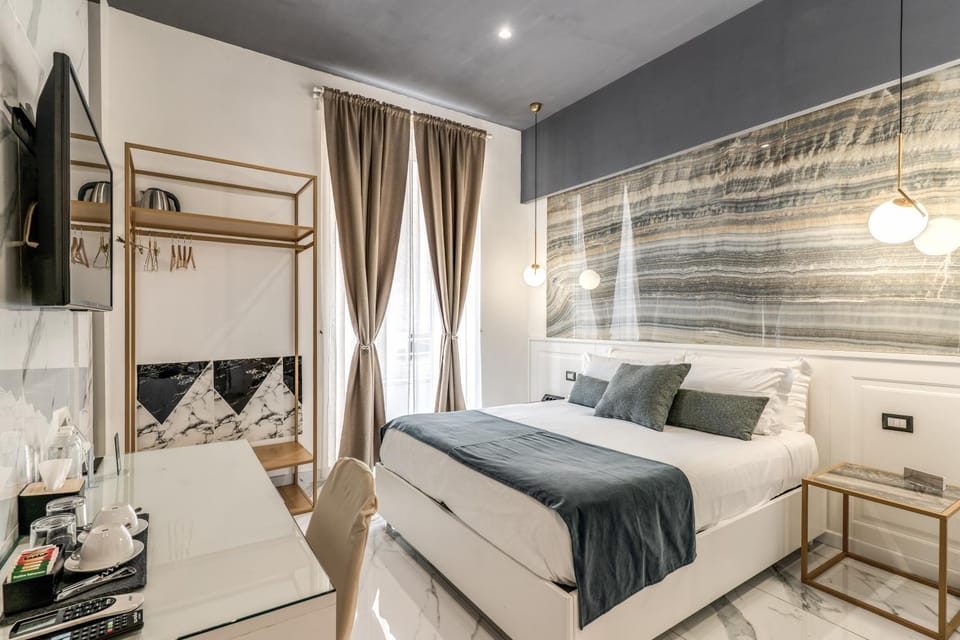 Bed, TV and multimedia, Photo of the whole room, Bedroom