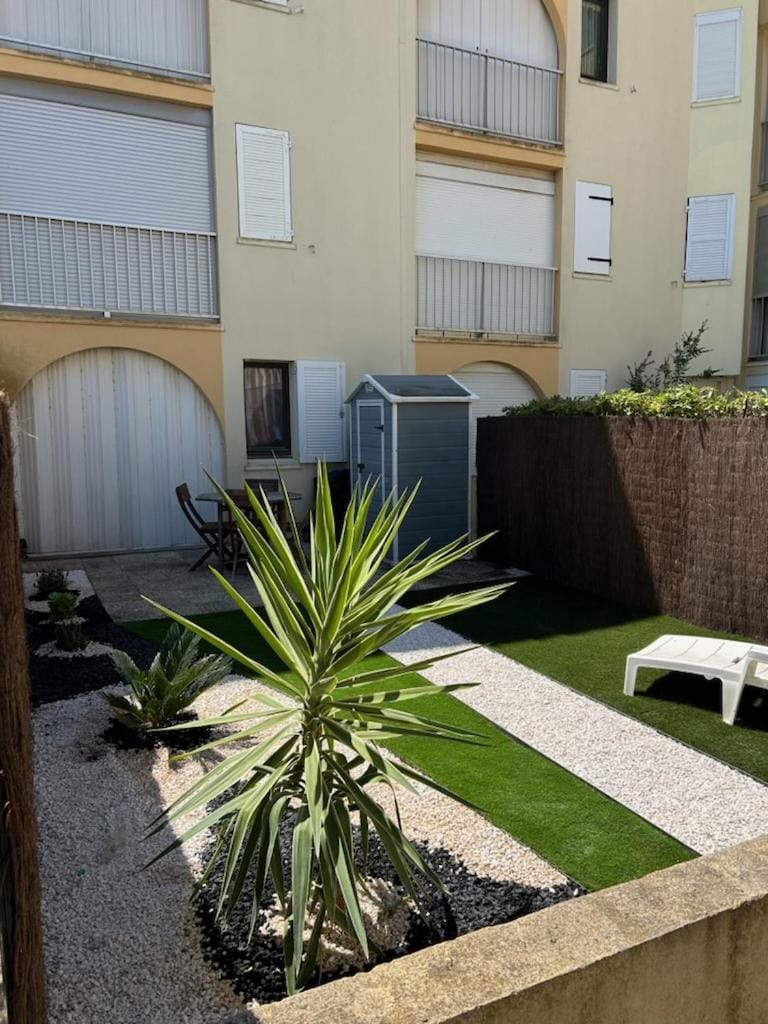 Appartement T2 avec son rez de jardin de 40 m2 5 couchages 250m de la plage et 15km de l'Arena Apartment in Fleury