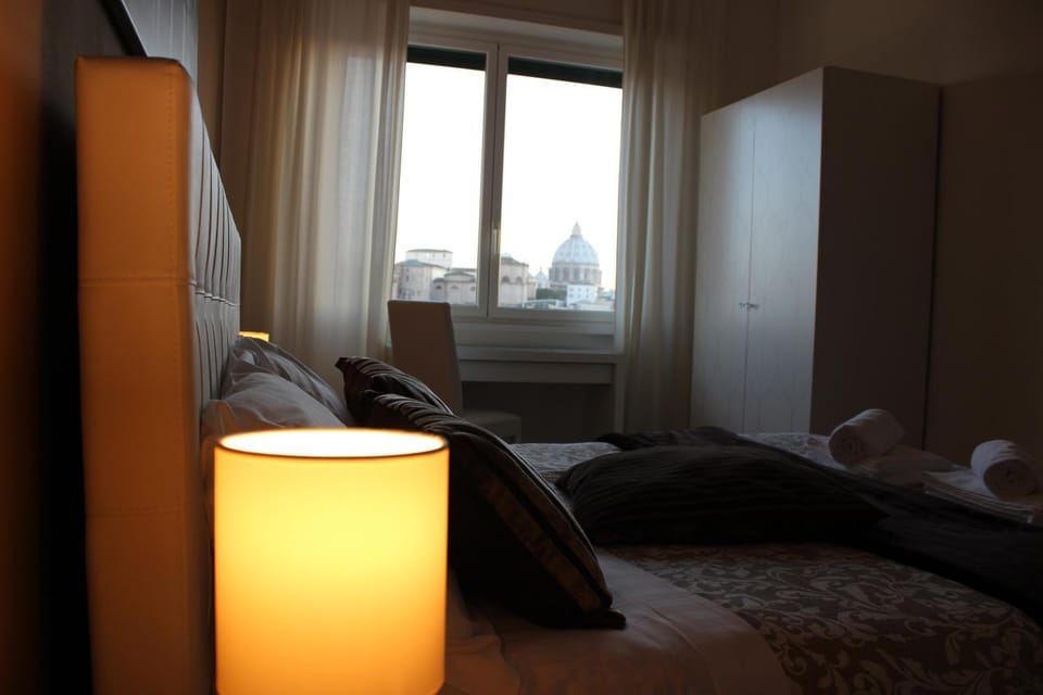 Bed, Bedroom, City view, Landmark view