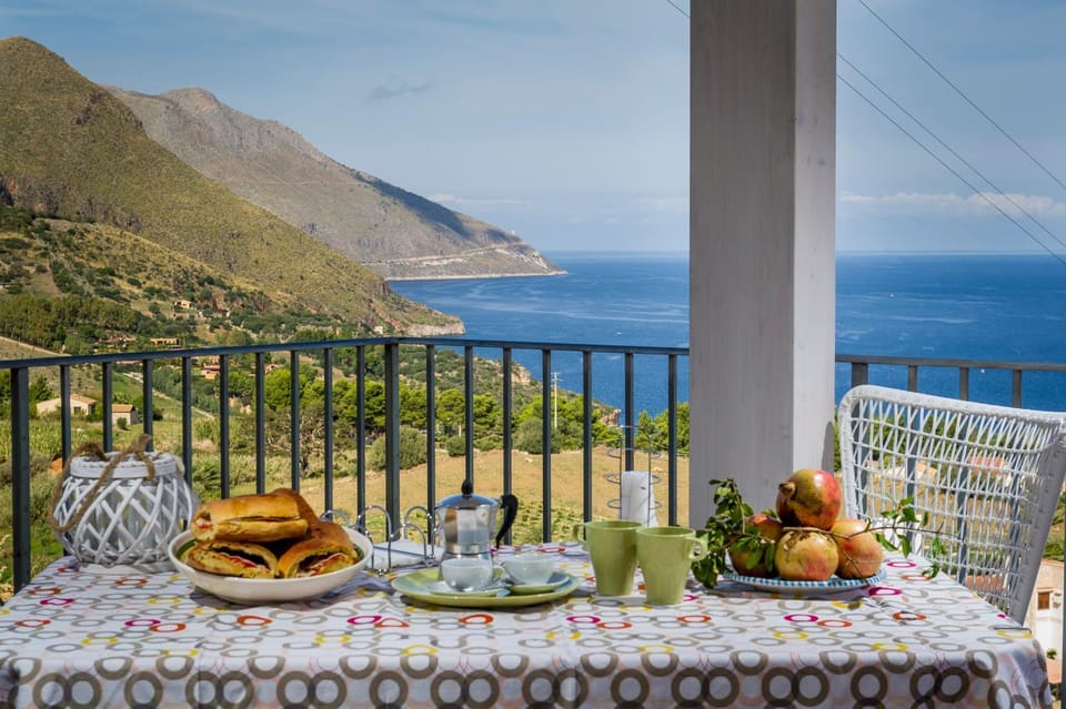 Day, Natural landscape, View (from property/room), Balcony/Terrace, Dining area, Mountain view, Sea view