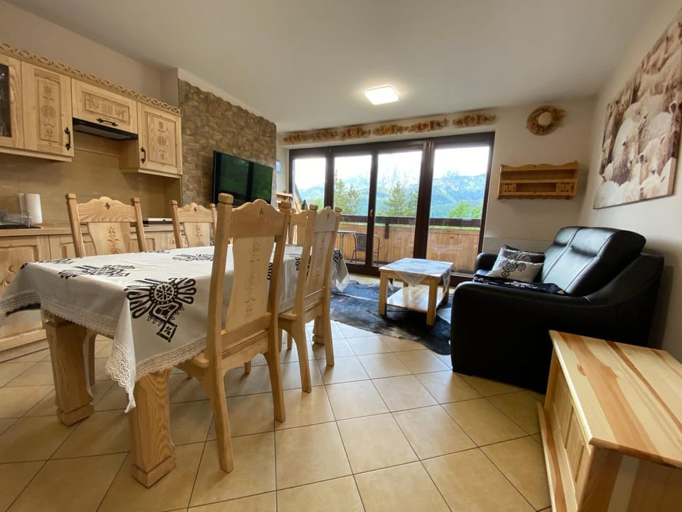 Communal lounge/ TV room, Kitchen or kitchenette
