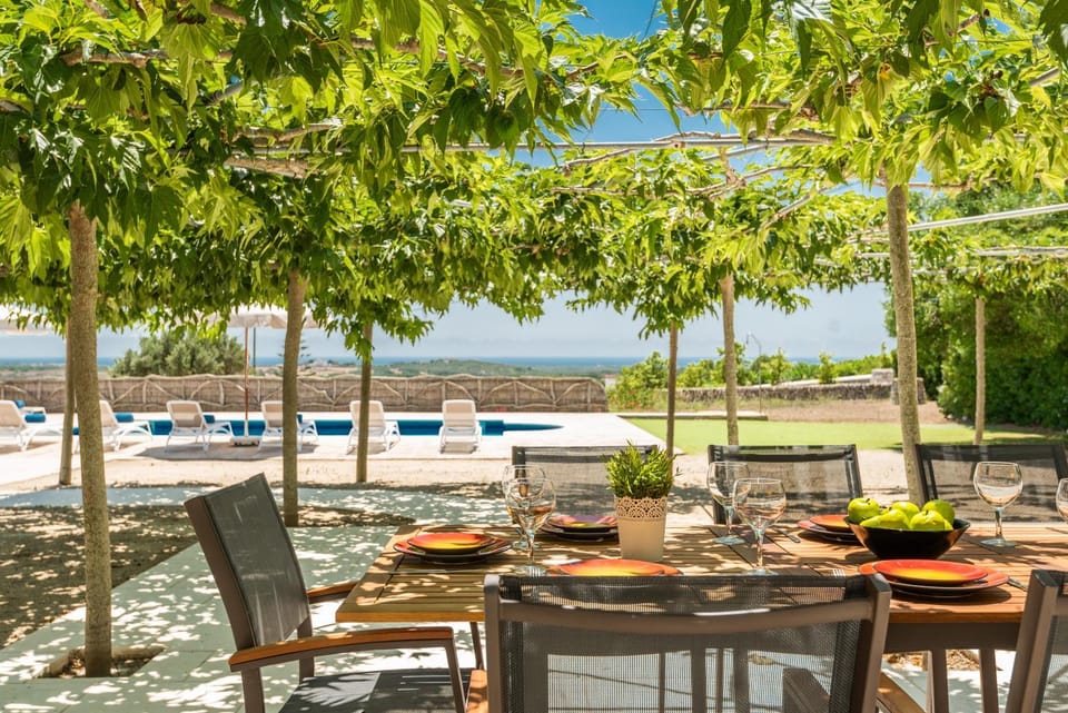 Garden, Dining area, Swimming pool