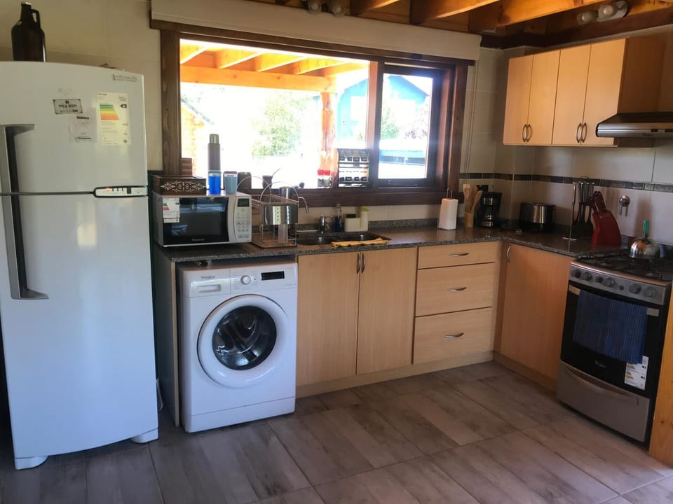 Kitchen or kitchenette, oven, toaster, washing machine