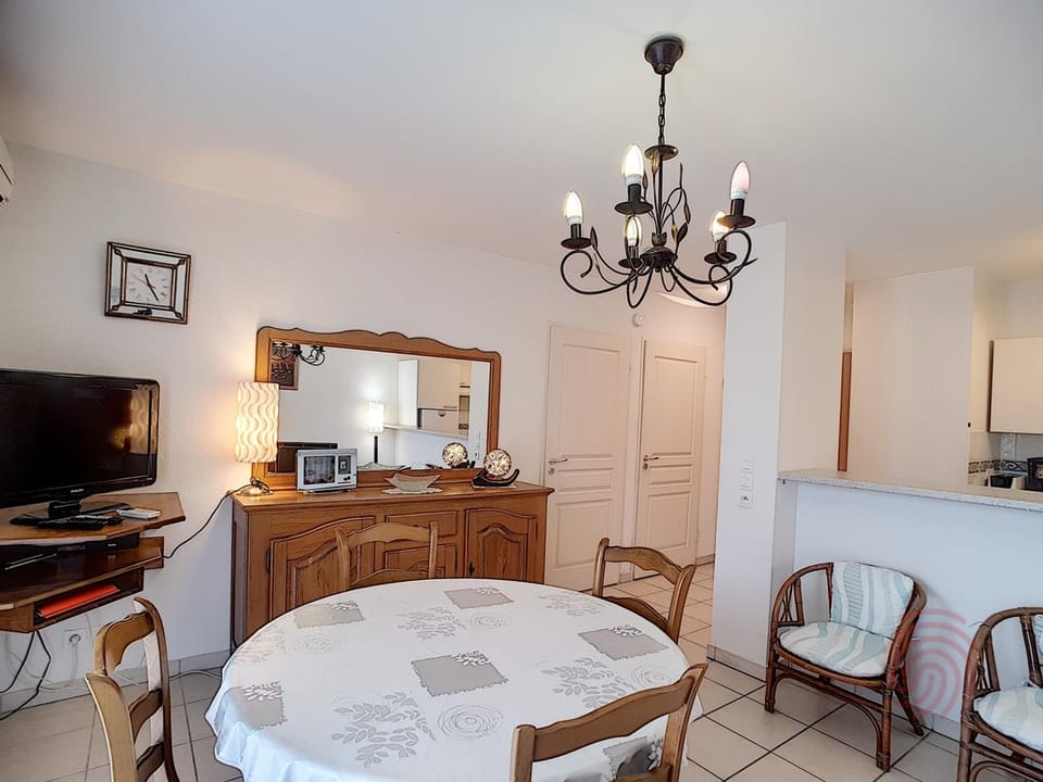 Appartement F2 Climatisé avec Terrasse et Parking - Proche Centre et Thermes, Lamalou-les-Bains - FR-1-451-134 Apartment in Occitanie