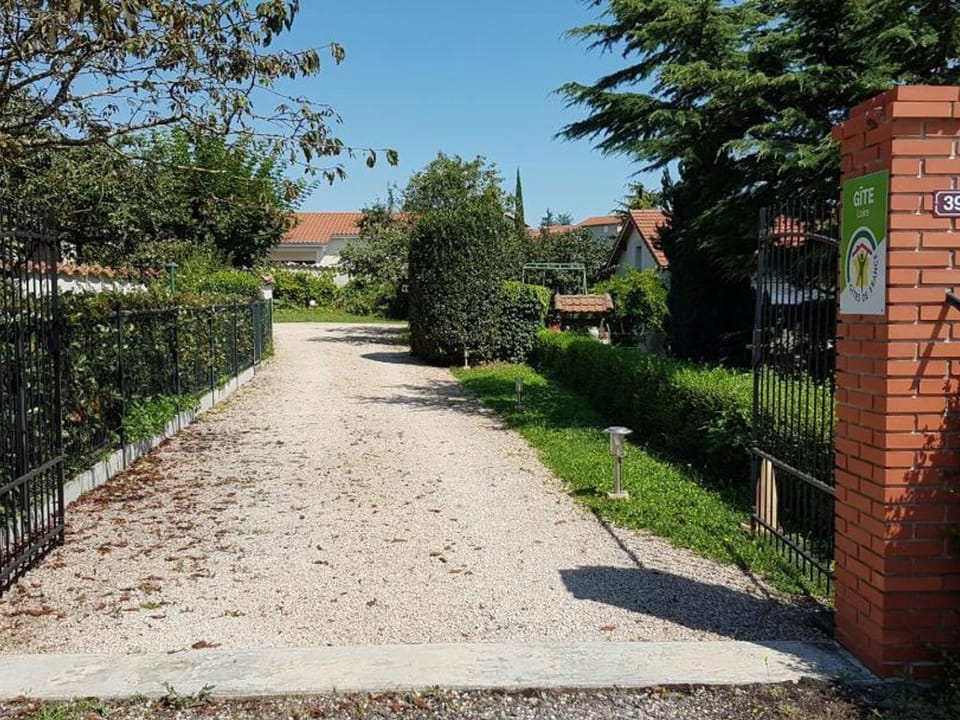 Maison cosy avec jardin dans les Monts du Lyonnais - FR-1-496-174 House in Auvergne-Rhône-Alpes