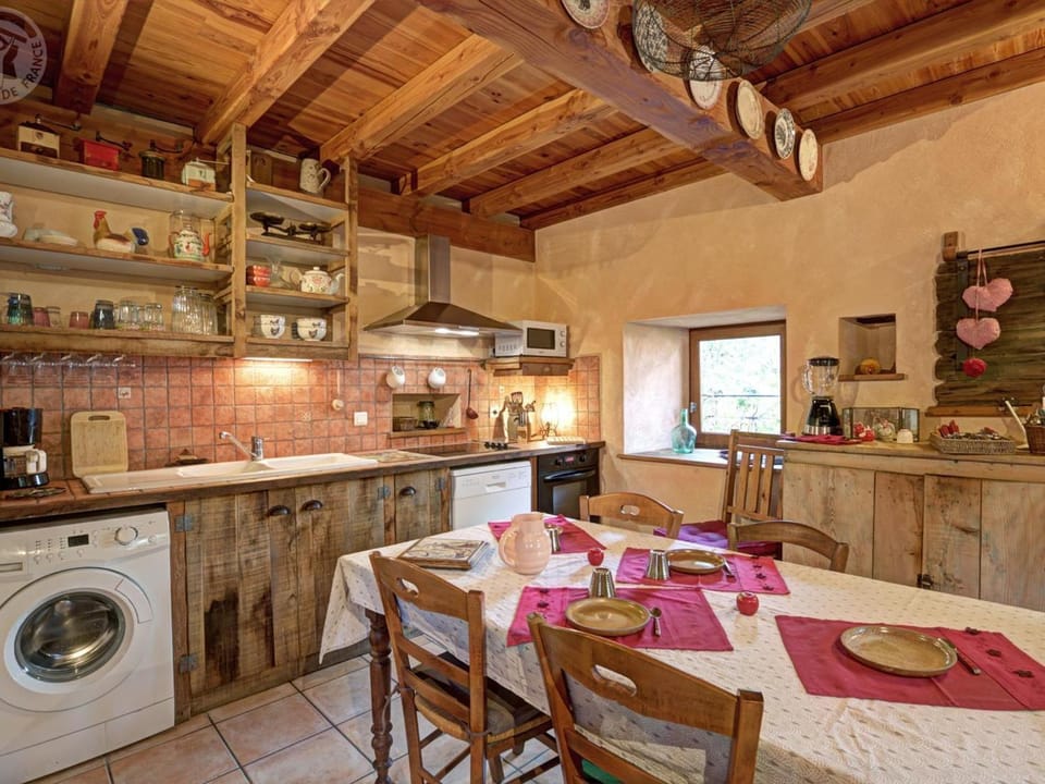 Gîte en pleine nature avec jardin, animaux acceptés - FR-1-496-183 House in Auvergne-Rhône-Alpes