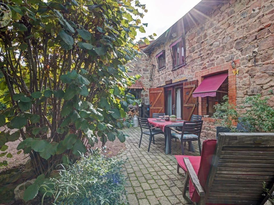 Gîte en pleine nature avec jardin, animaux acceptés - FR-1-496-183 House in Auvergne-Rhône-Alpes
