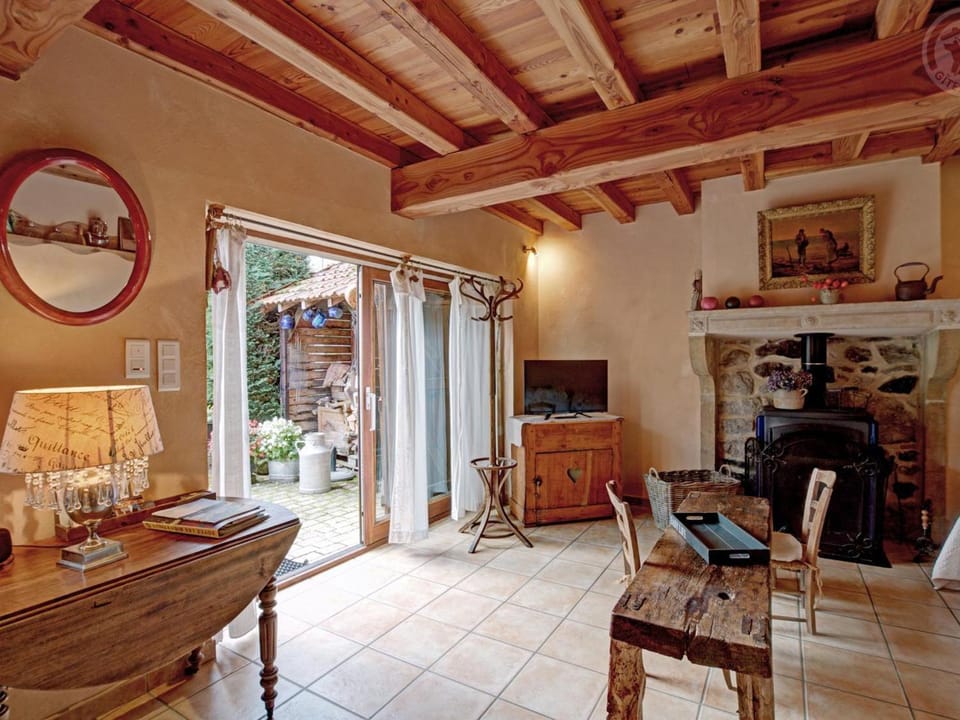 Gîte en pleine nature avec jardin, animaux acceptés - FR-1-496-183 House in Auvergne-Rhône-Alpes
