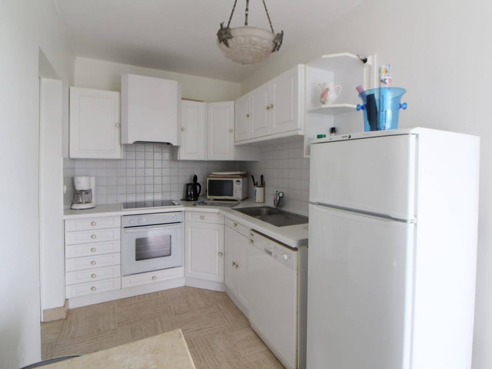 Appartement spacieux 95m2 au pied de la plage avec jardin et parking - FR-1-494-70 Apartment in Royan