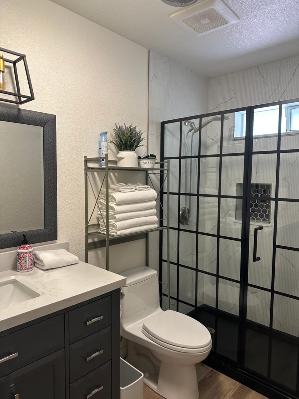 Shower, Toilet, Bathroom, towels