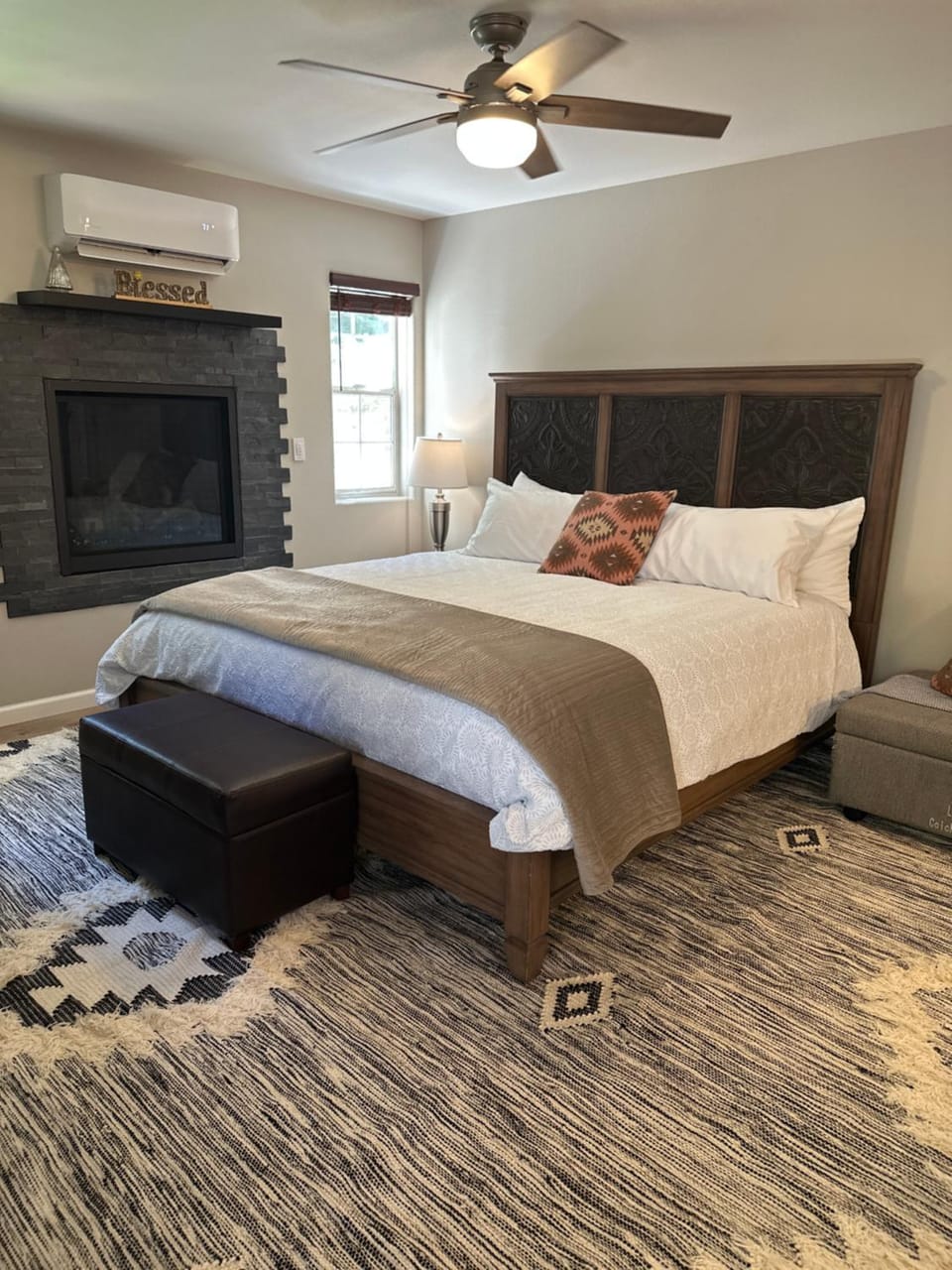 Bed, fireplace, air conditioner
