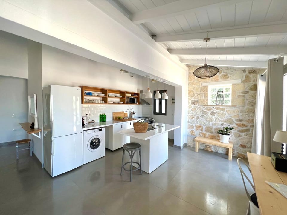 Coffee/tea facilities, Living room, Seating area, Dining area, minibar, pet friendly, stove, toaster, washing machine