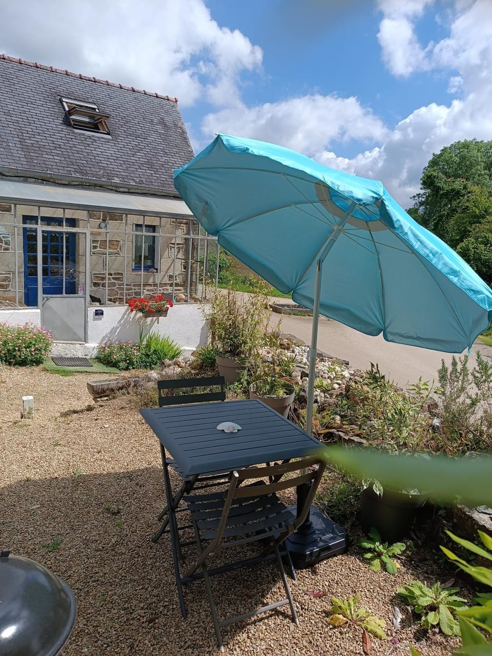 Property building, Patio, Spring, Day, BBQ facilities, BBQ facilities, Garden, Garden, Balcony/Terrace, Balcony/Terrace, Dining area, Garden view, Garden view, Quiet street view