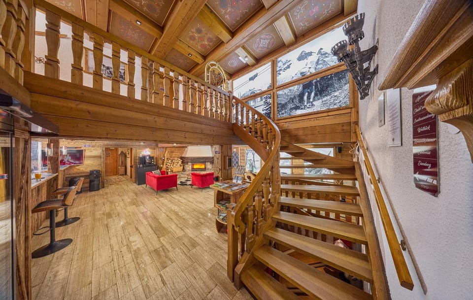 Decorative detail, Seating area