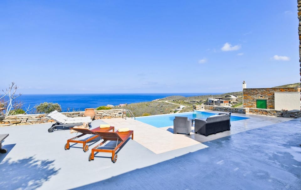 Seating area, Sea view, Swimming pool, sunbed