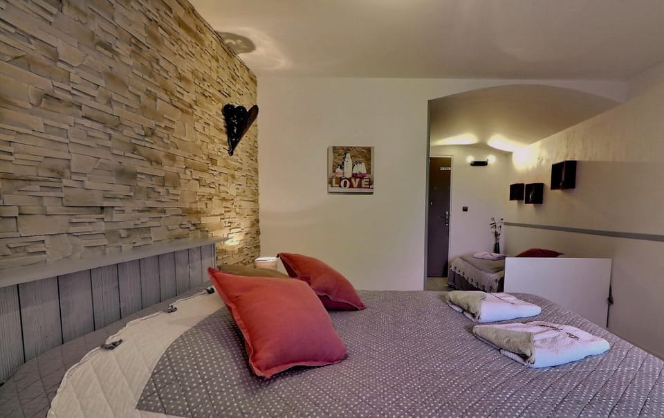 Chambres d'Hôtes Les Fleurettes en Baie Du Mont Saint Michel Bed and Breakfast in Brittany