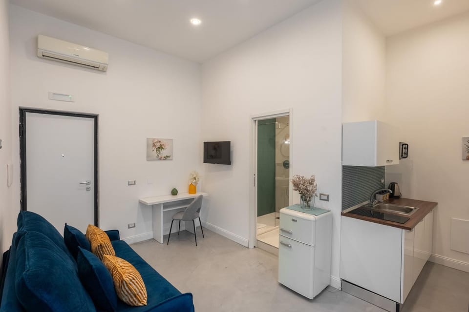 Kitchen or kitchenette, Living room, Seating area