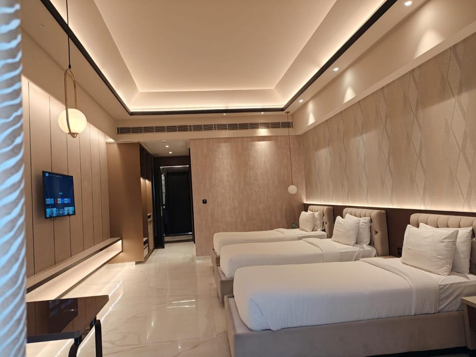 Seven Eleven Hotels and Club Hotel in Maharashtra