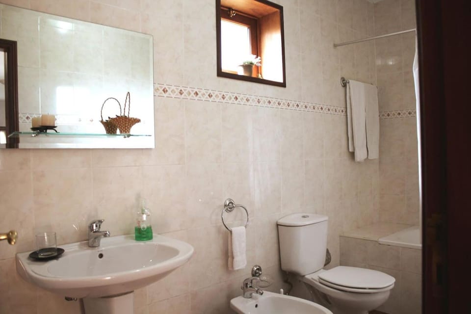 Bathroom, Decorative detail