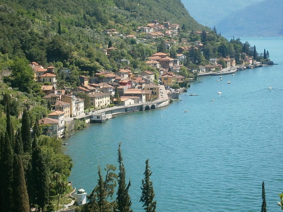 CASA IN RIVA AL LAGO House in Province of Lecco