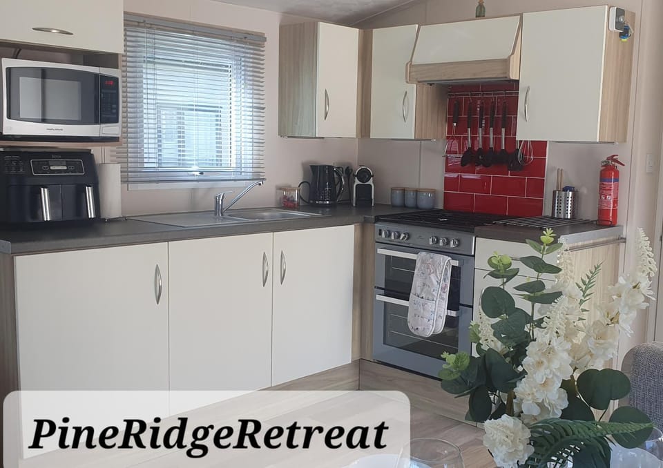 Pine Ridge Retreat With FREE GOLF and Air Conditioning Campground/ 
RV Resort in England