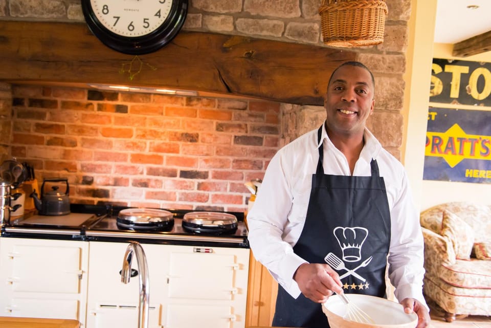 Restaurant/places to eat, People, Kitchen or kitchenette, Food and drinks, Food, pet friendly, stove, Internal: Not applicable to any particular room