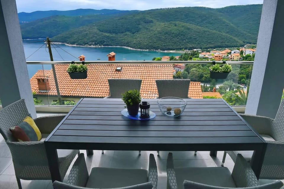 Apartment Vanilla II with beautiful Seaview Apartment in Istria County