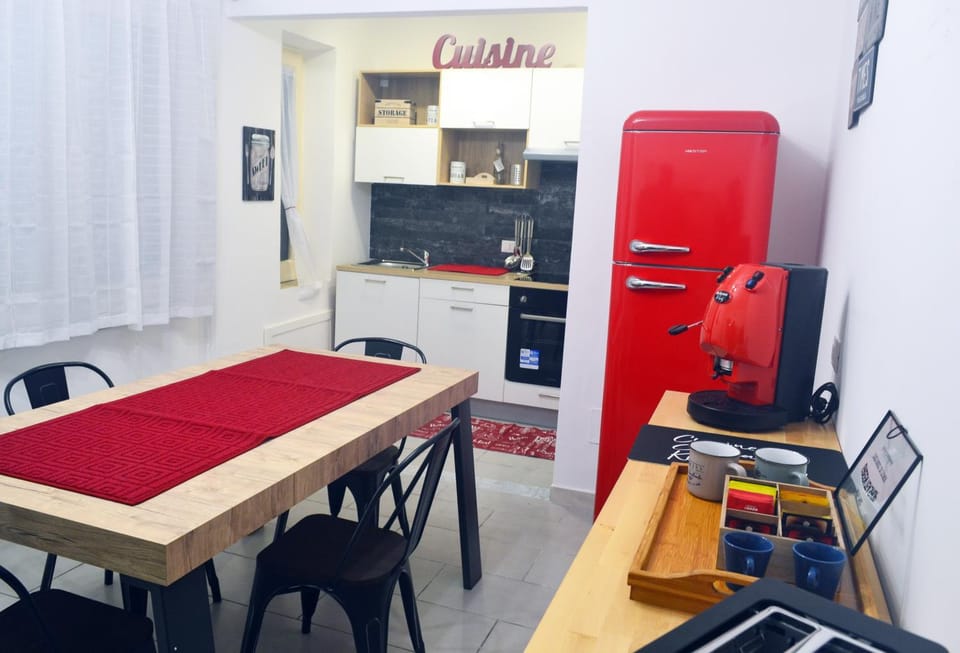 Kitchen or kitchenette, Meals, Lunch