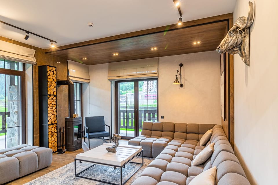 TV and multimedia, Living room, Photo of the whole room, Seating area, fireplace, air conditioner