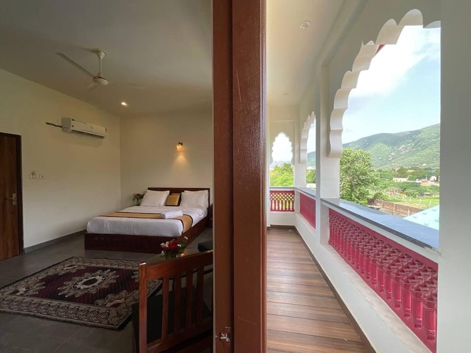 Natural landscape, View (from property/room), Balcony/Terrace, Photo of the whole room, Bedroom, Mountain view, air conditioner