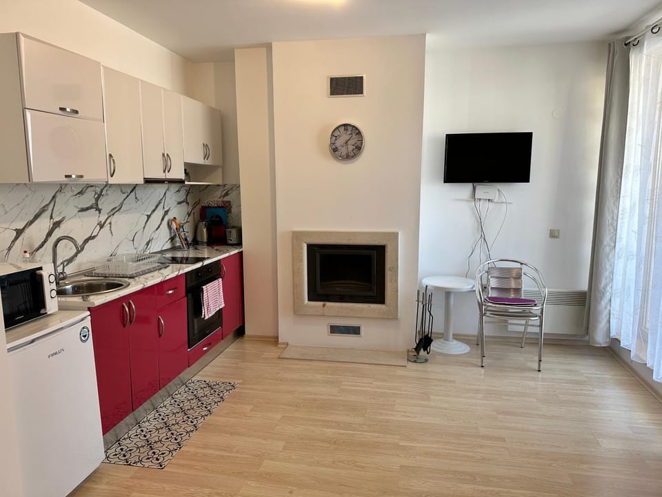 TV and multimedia, flat iron, kitchen