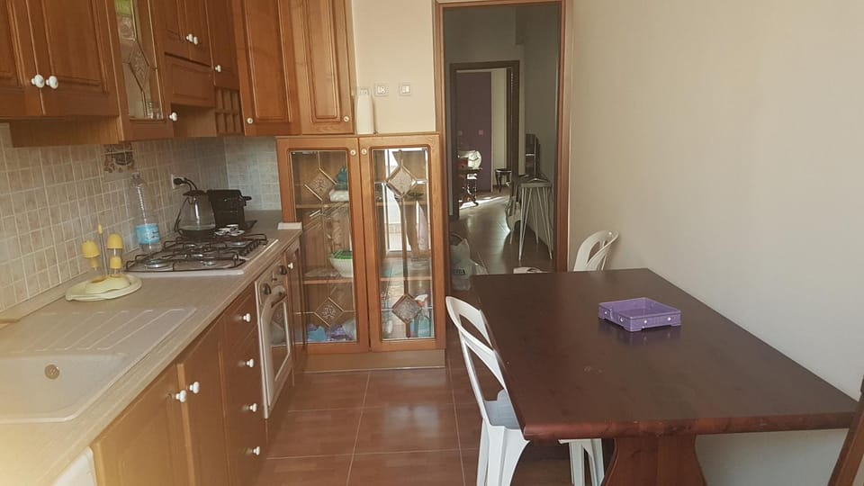 Kitchen or kitchenette, Dining area, Communal kitchen