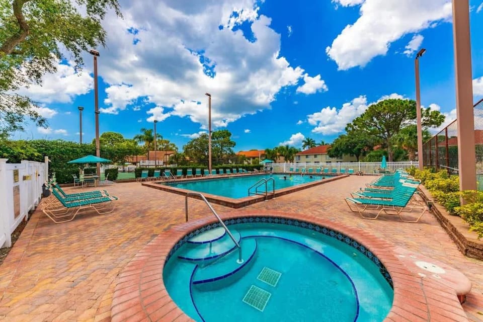 4330 Shorewalk lakeview condo close to IMG and Beach Apartment in Bradenton