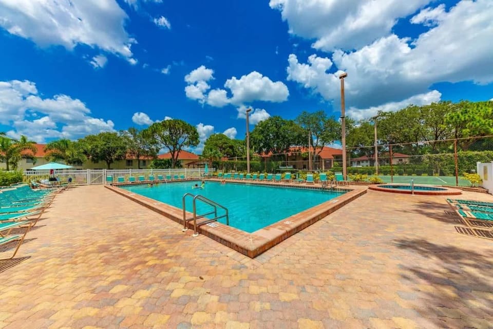 4330 Shorewalk lakeview condo close to IMG and Beach Apartment in Bradenton