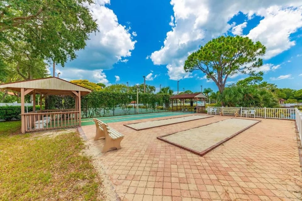 4330 Shorewalk lakeview condo close to IMG and Beach Apartment in Bradenton