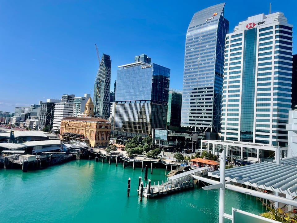 City view, Sea view