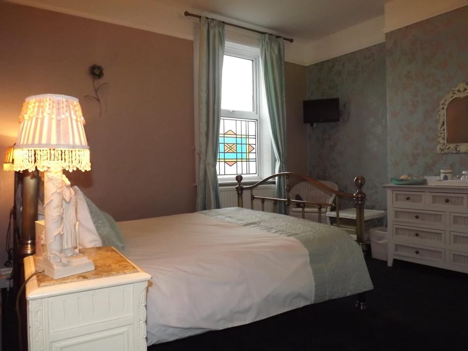 Day, Photo of the whole room