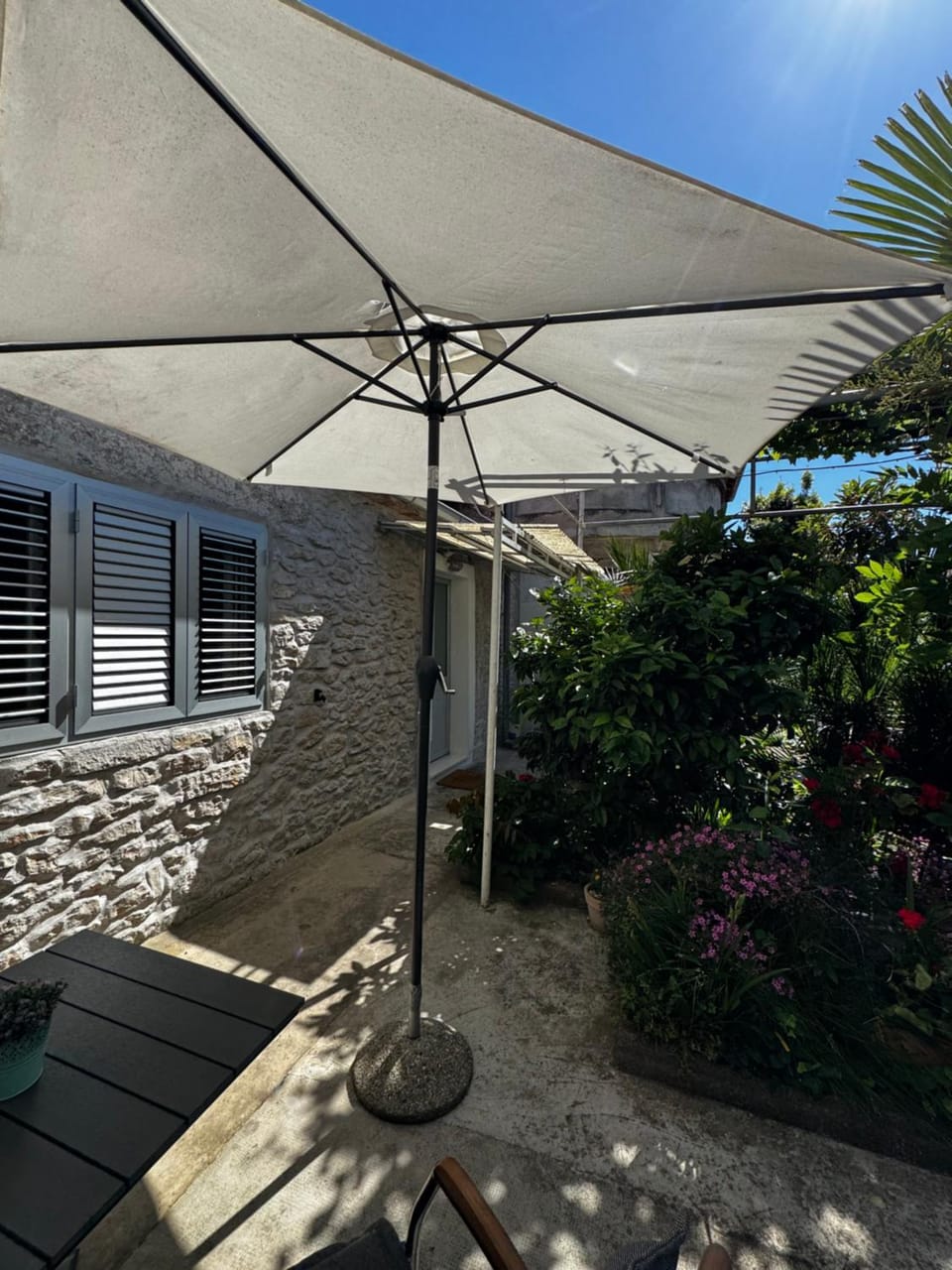 Property building, Patio, Spring, Day, Garden