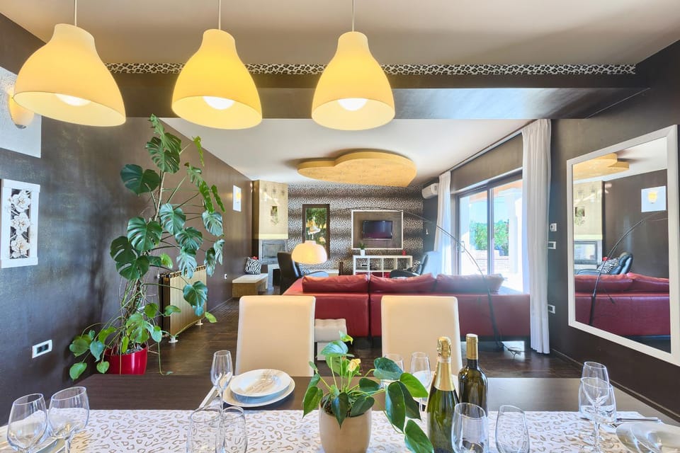 Living room, Dining area