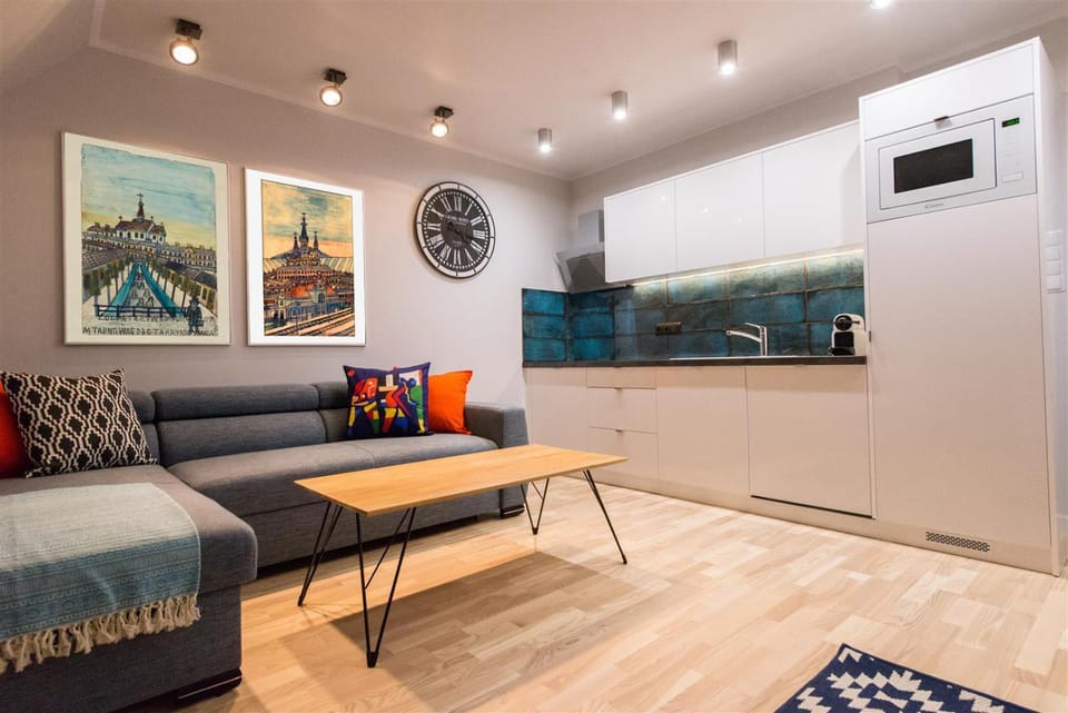 Communal lounge/ TV room, Living room, Seating area, Evening entertainment