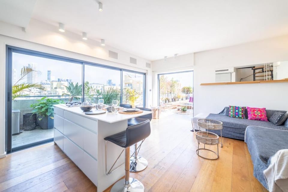 Breathtaking Duplex Penthouse near Rothschild BLVD Apartment in Tel Aviv-Yafo