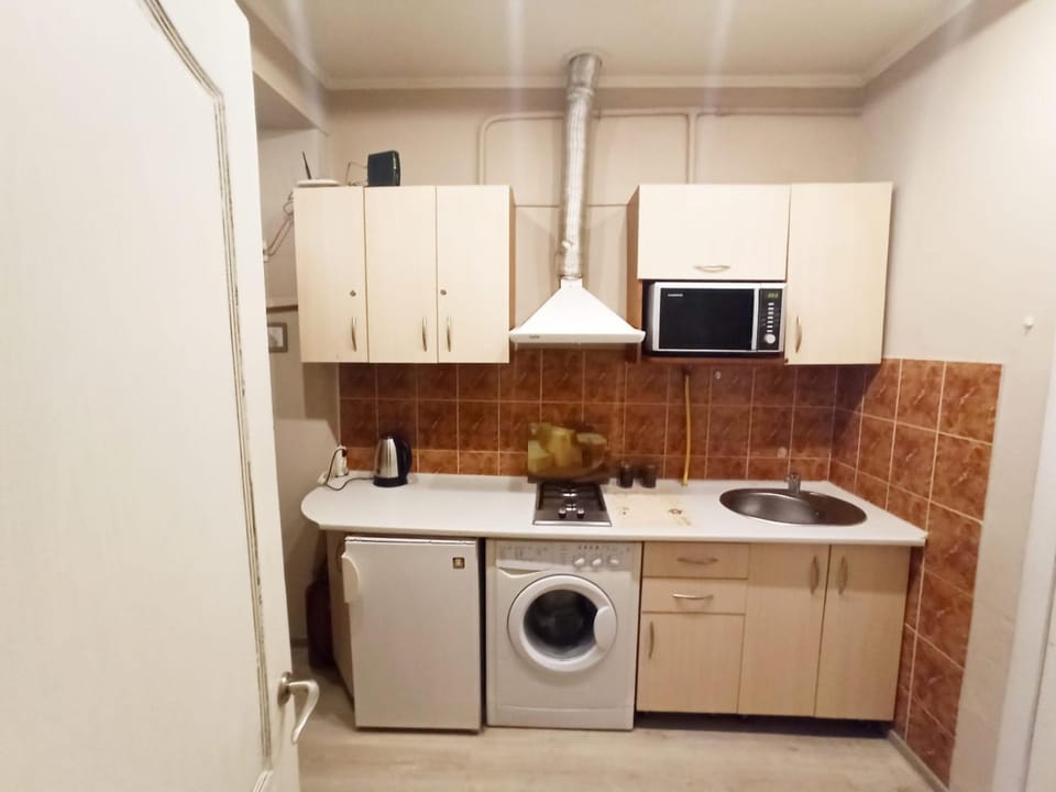 Kitchen or kitchenette, stove, washing machine
