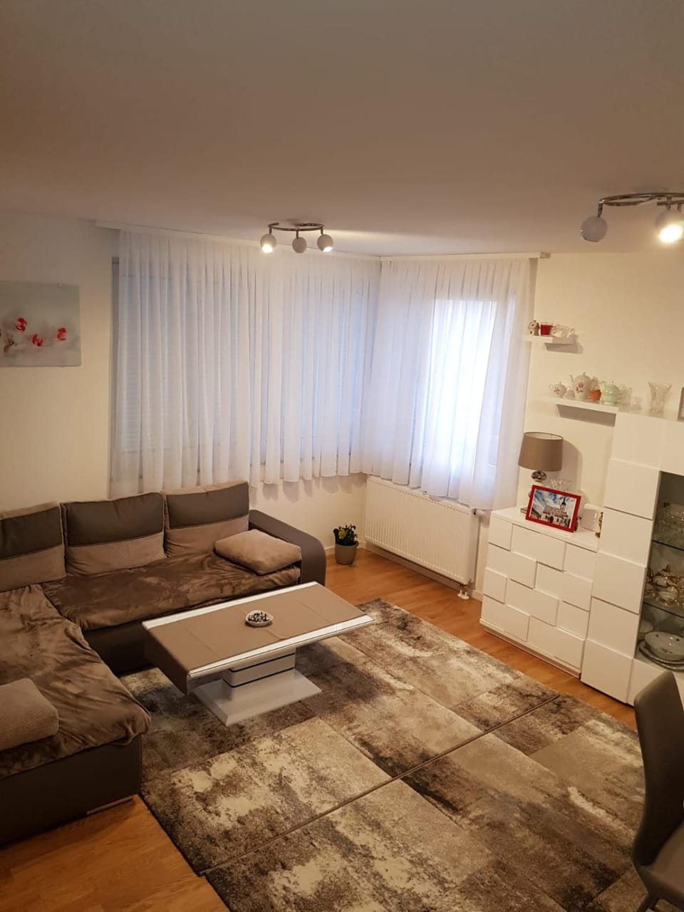 Nightclub / DJ, Living room