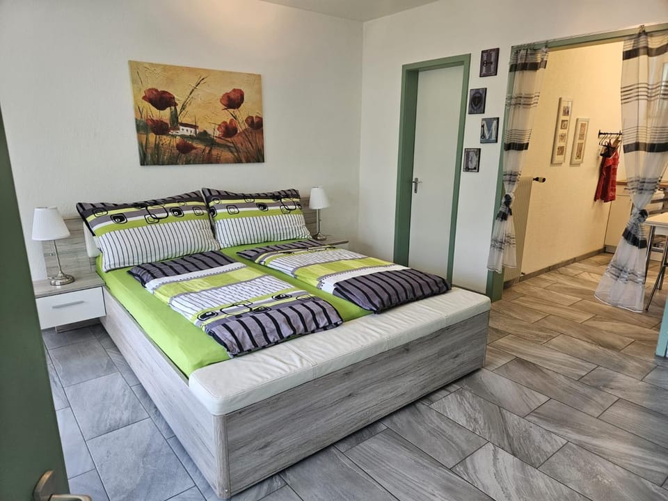 Bed, Kitchen or kitchenette, Living room, Photo of the whole room, Seating area, Bedroom, wardrobe