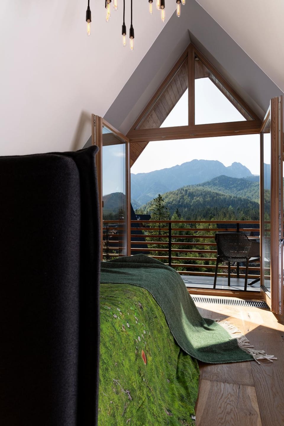 Balcony/Terrace, Photo of the whole room, Bedroom, Mountain view