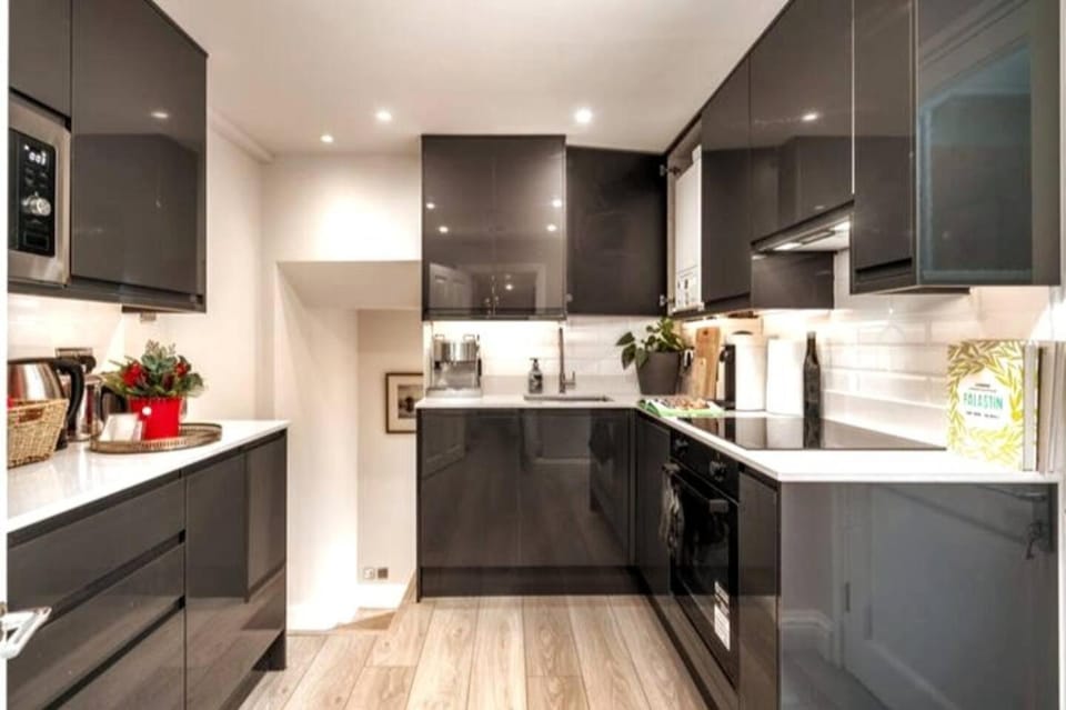 Niru Experience Jewel of Ifield Road 2BD 2BA Apartment in City of Westminster