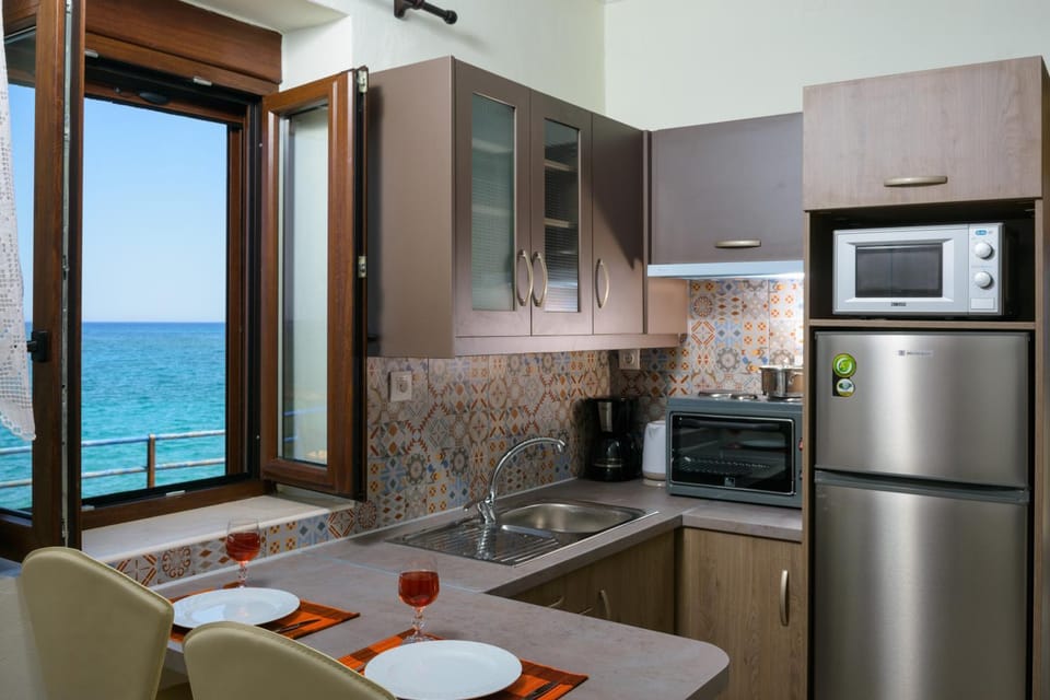 Kitchen or kitchenette, Sea view